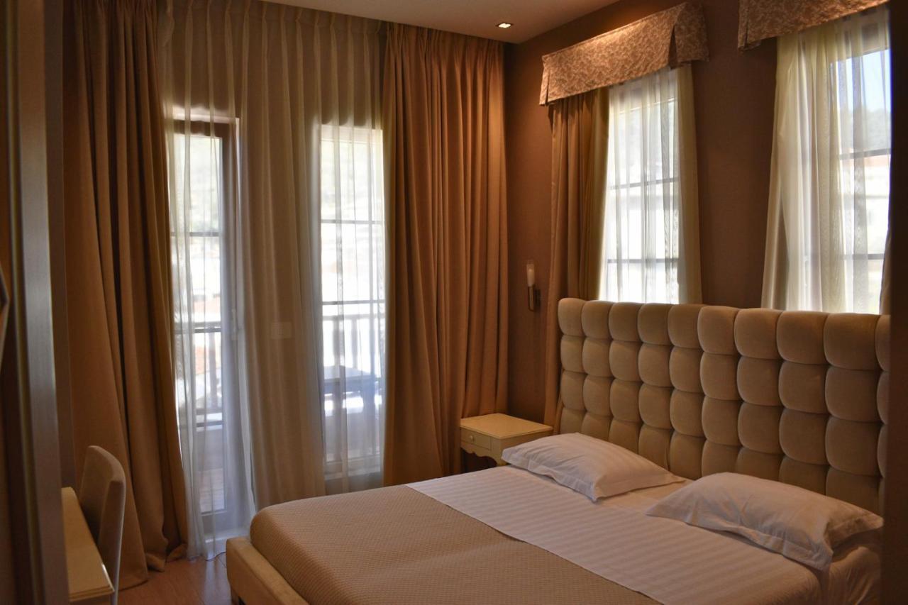 Hotel Rezidenca Desaret Berat Bagian luar foto