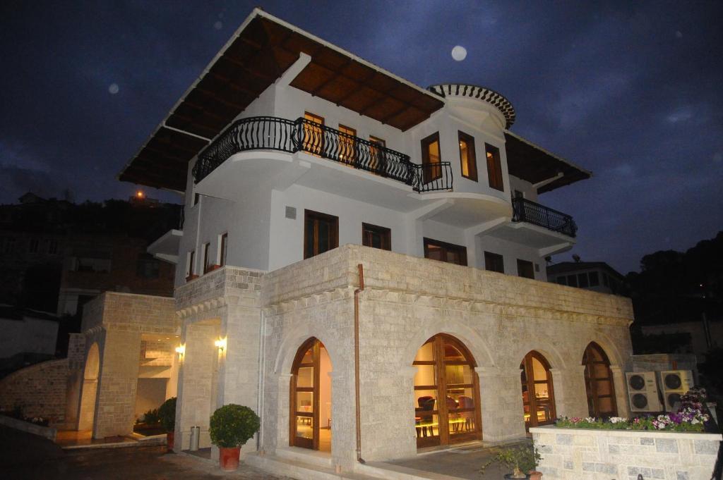 Hotel Rezidenca Desaret Berat Bagian luar foto